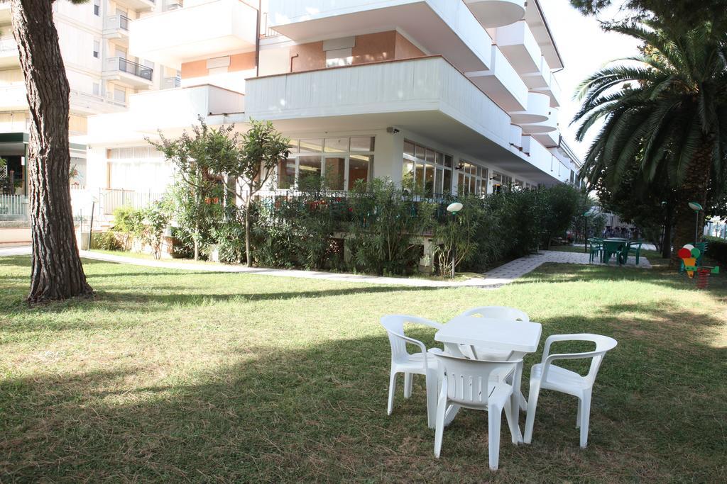 Hotel Blumen San Benedetto del Tronto Exterior foto
